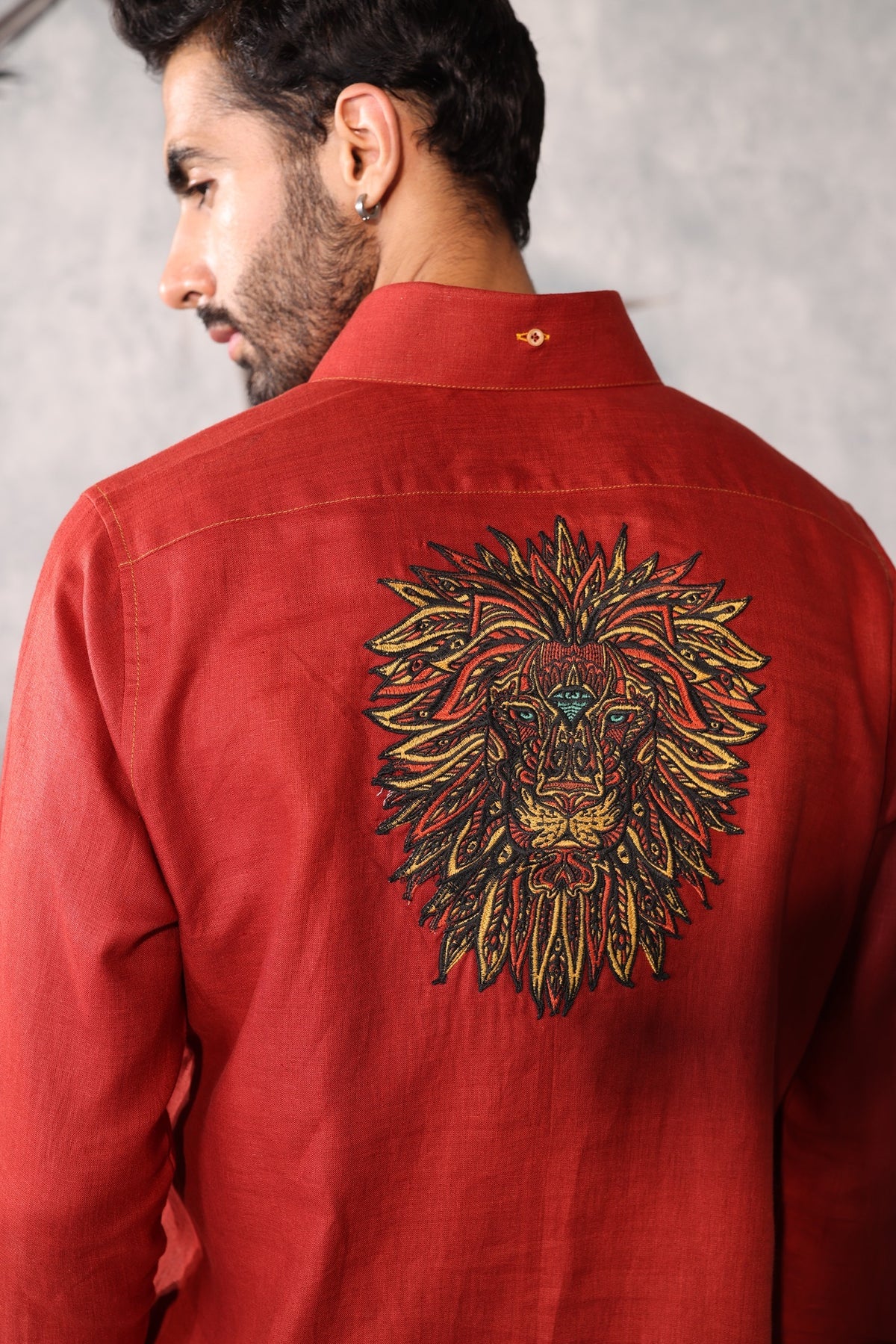 Rust linen shirt with lion embroidery