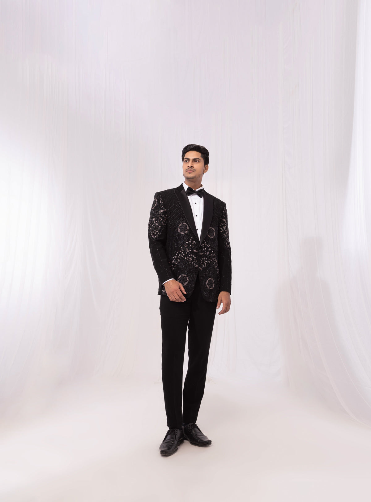 THE SEAMLESS BLACK TUXEDO