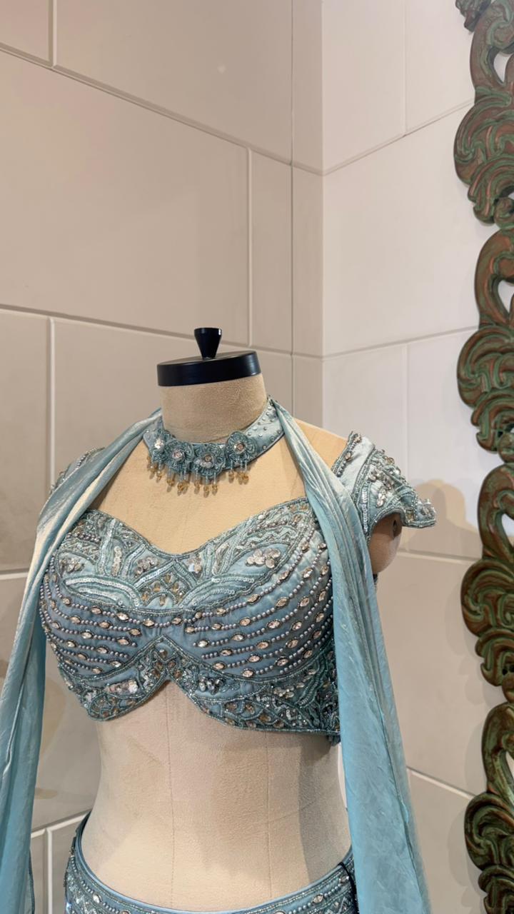 Magnetic lehenga