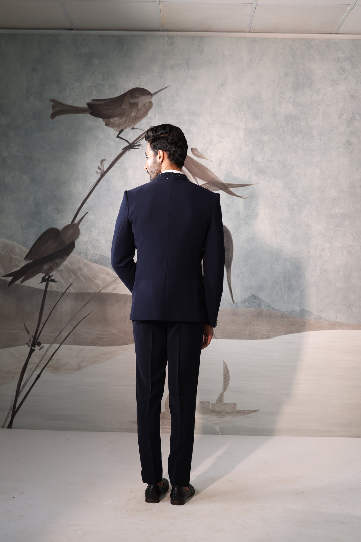 BLUE TUXEDO WITH THREAD DESIGN